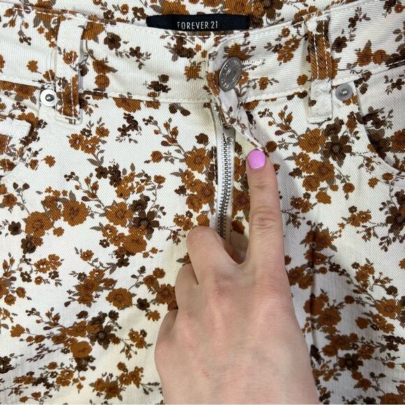 ✨ Forever 21 Women’s White Brown Floral Jeans 26 - Picture 5 of 11